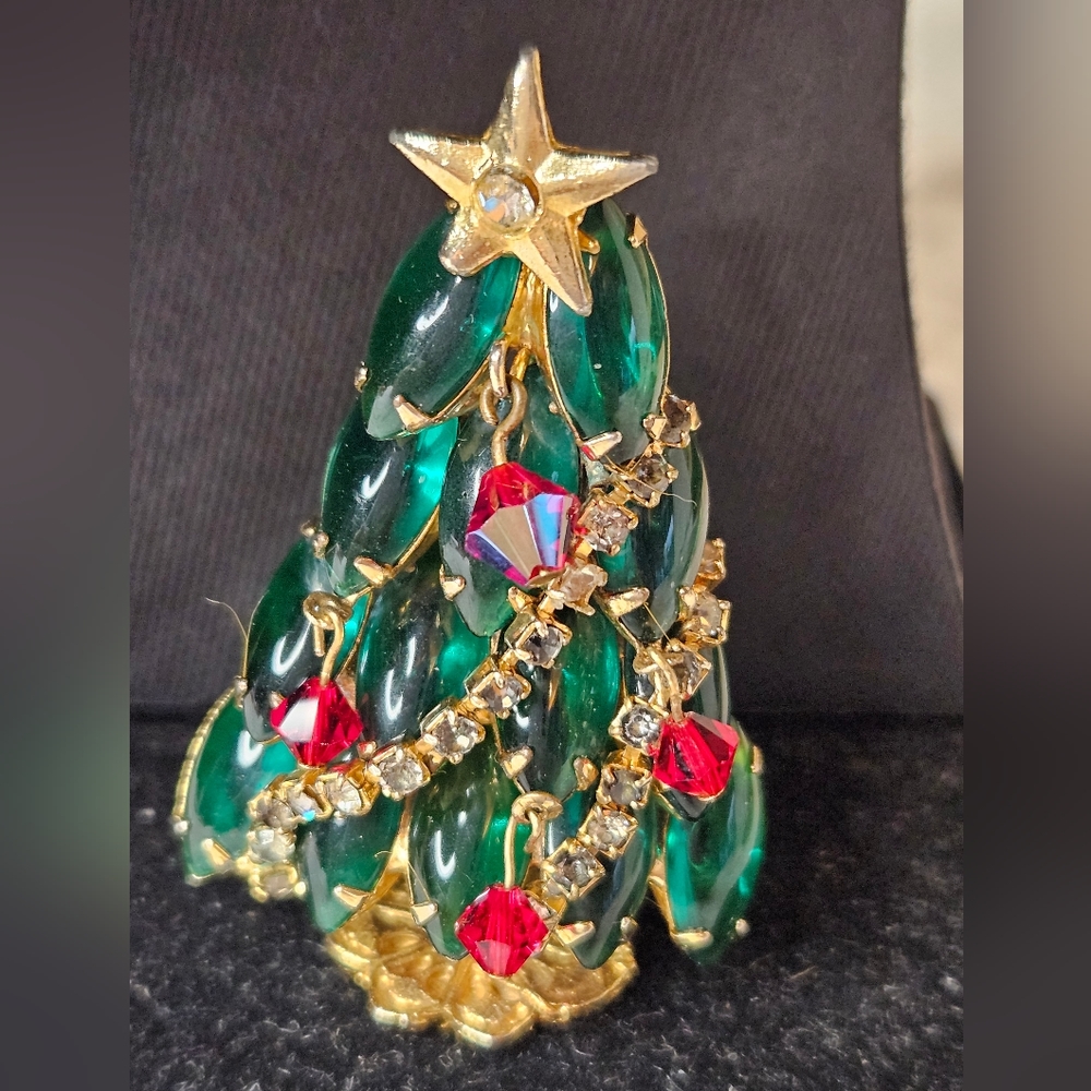 Vintage 1950s JULIANNA by D&E CHRISTMAS 🎄 BROOCH